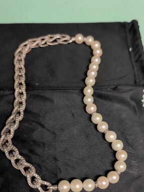 Classic Pearl and Silver-Link Necklace - White Pearls
